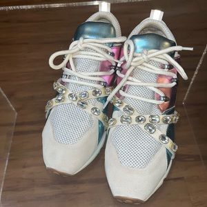 Steve Madden runners with jewels 💎 white pink blue size 11